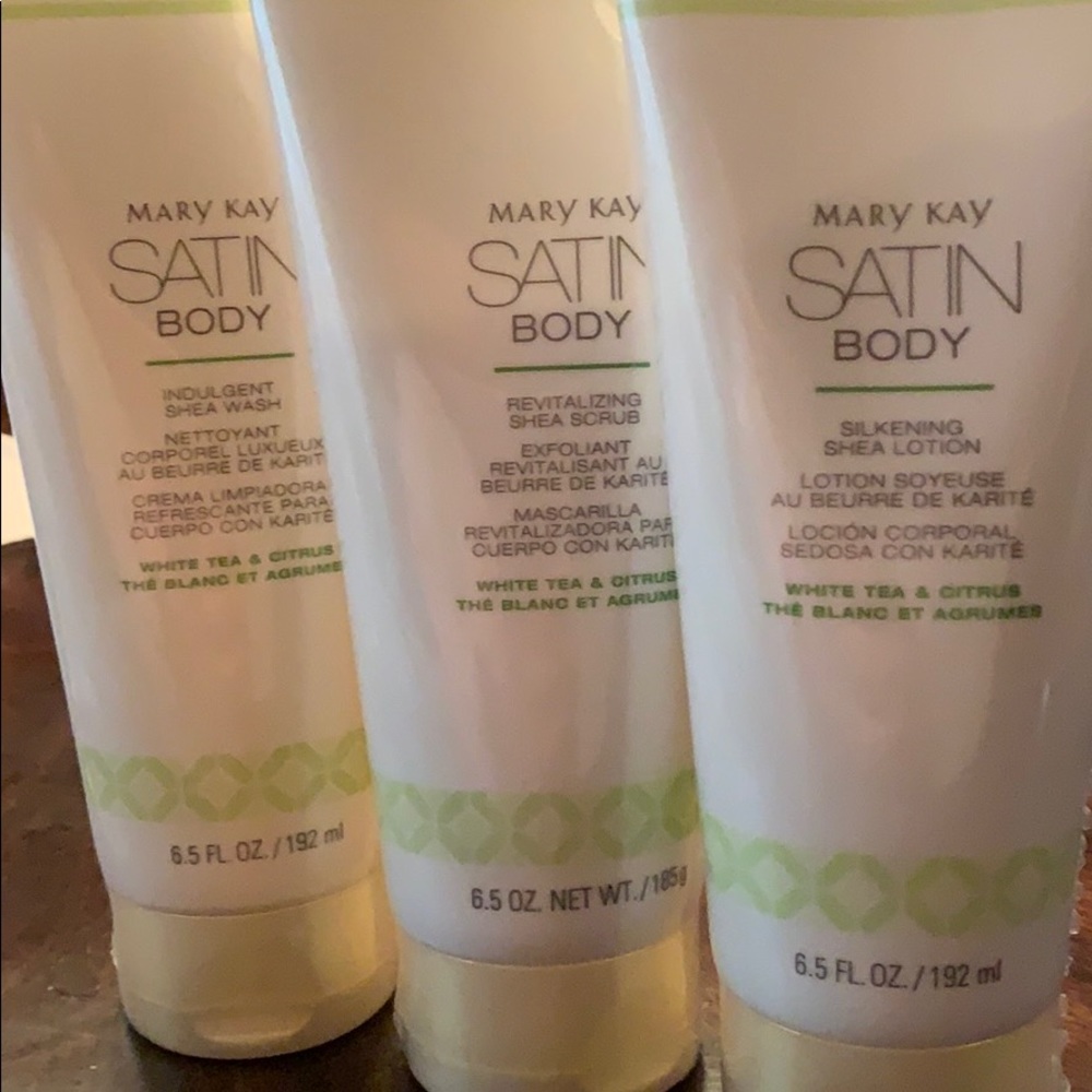 Mary Kay Satin Body Set